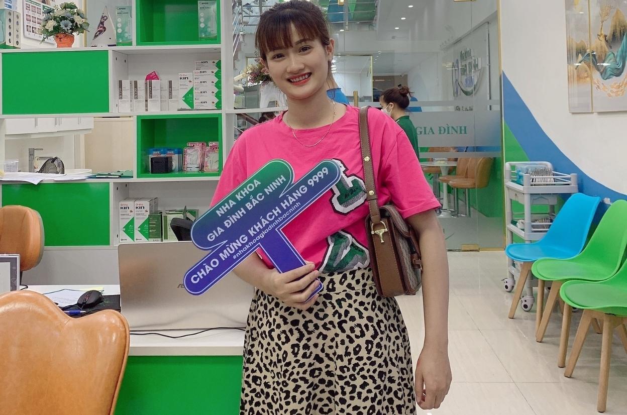 Khách hàng nữ tại nha khoa gia đình bắc ninh