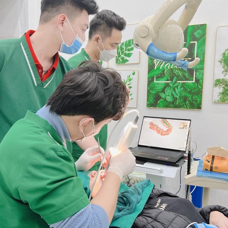 Thăm khám tổng quát khách hàng tại nha khoa gia đình bắc ninh