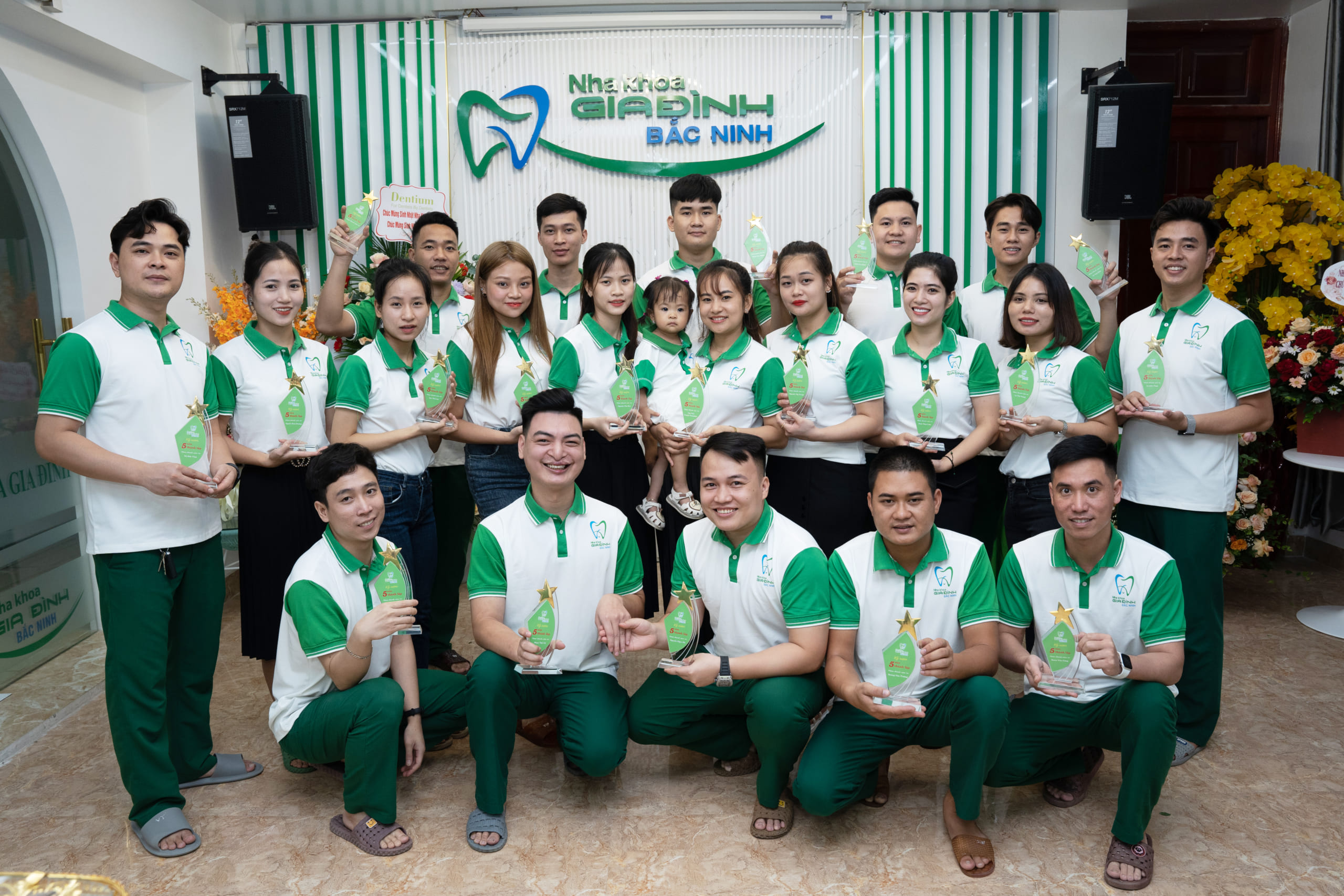 Đâu là đơn vị điều trị tủy răng tại Quế Võ chất lượng nhất? 2 Đội ngũ chuyên gia nha khoa kinh nghiệm và tận tâm