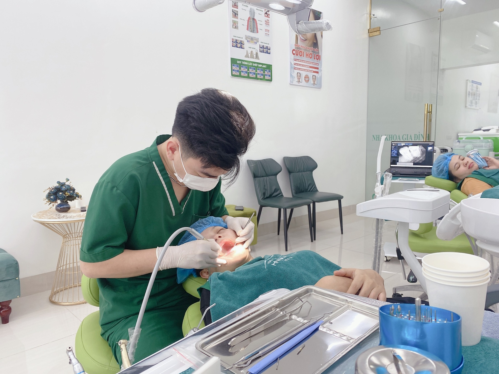 Quy trình nhổ răng khôn tại Quế Võ của Nha Khoa Gia Đình Bắc Ninh 2 Khi đến với Nha Khoa Gia Đình, bạn được trải nghiệm công nghệ làm răng 4.0