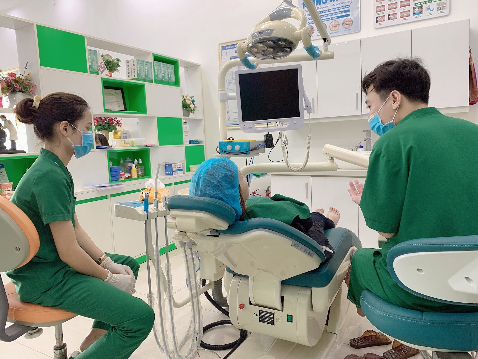 Nên trồng răng Implant ở đâu? Đánh giá uy tín theo tiêu chí nào? 4 Nha khoa Gia Đình thực hiện vô trùng nghiêm ngặt