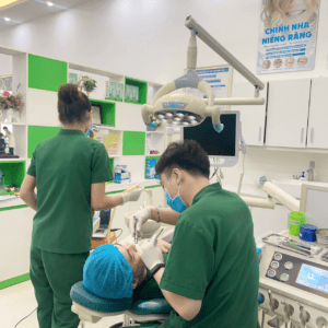 Trang thiết bị hiện đại, quy trình đảm bảo vô trùng khi hàn răng