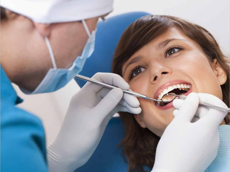 Đi nhổ răng khôn ở đâu? Bệnh viện hay phòng khám tư? 2 Đi nhổ răng khôn ở đâu? Bạn nên lựa chọn nhổ răng khôn tại bệnh viện nếu mắc một số bệnh nguy hiểm.