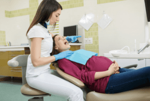 Phụ nữ mang thai có khả năng mắc bệnh răng miệng cao 