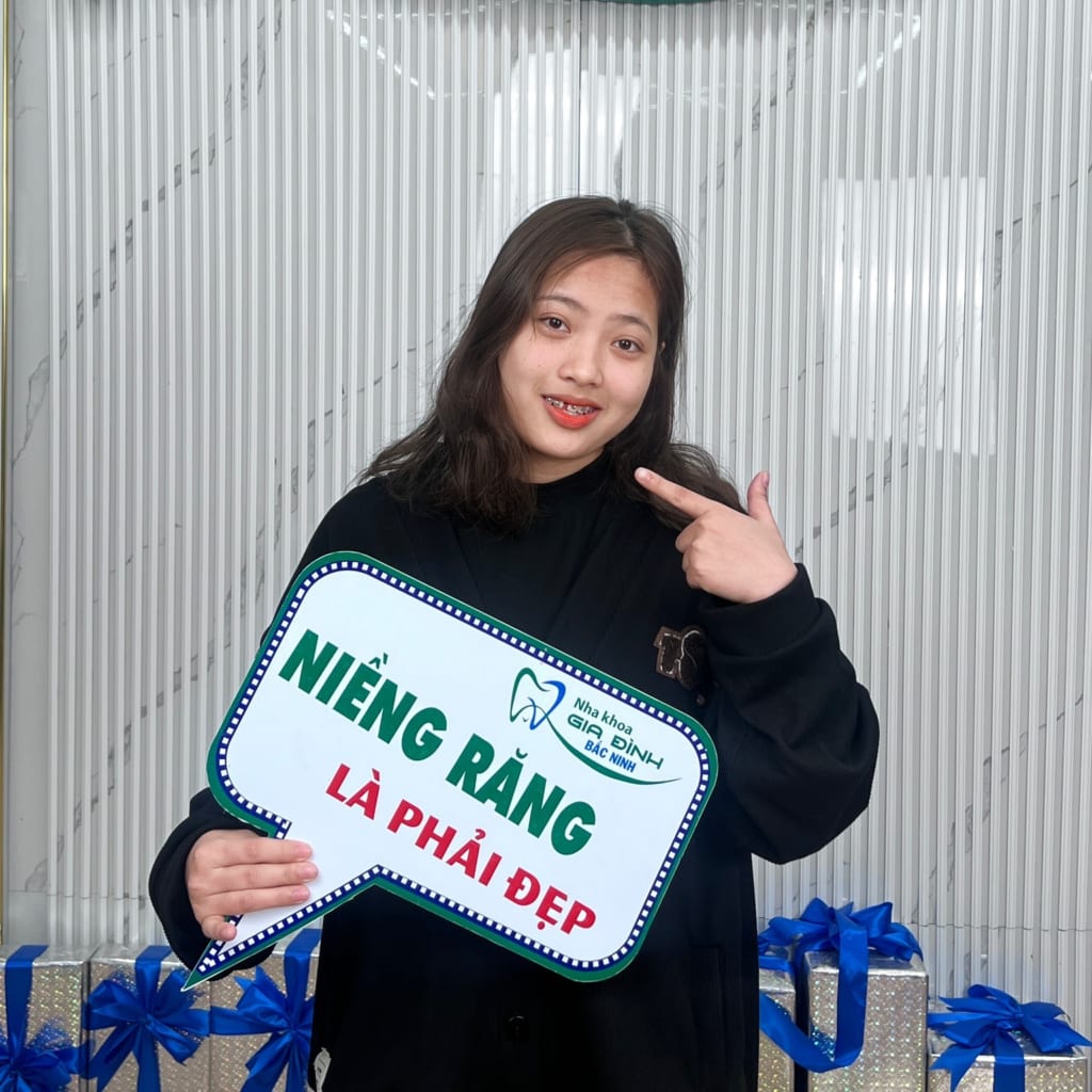 khách hàng nữ bắc ninh thực hiện niềng răng chỉnh nha