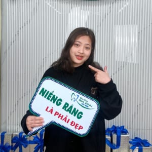 khách hàng nữ bắc ninh thực hiện niềng răng chỉnh nha